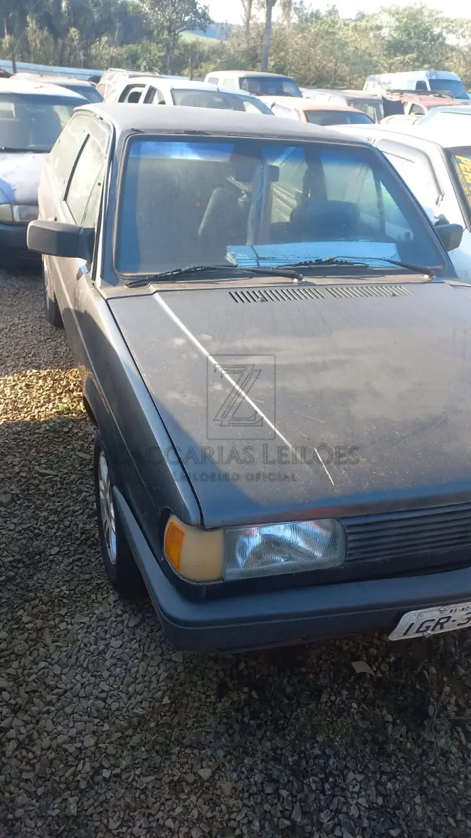 LOTE 006 - Um automóvel da marca VOLKSWAGEN/GOL CL 1.8, placas IGR-3731, na cor preta, à gasolina,  não/modelo 1993/1993, RENAVAM nº 584784953.