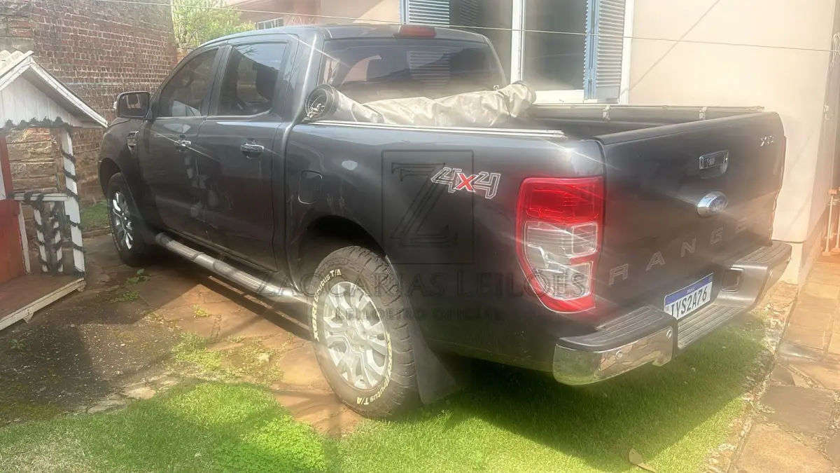 LOTE 004 - Um automóvel da marca FORD/RANGER cabine dupla, placas IYS2A76, ano/modelo 2018/2019,  na cor cinza, à Diesel, carroceria aberta, RENAVAM 1162233840.