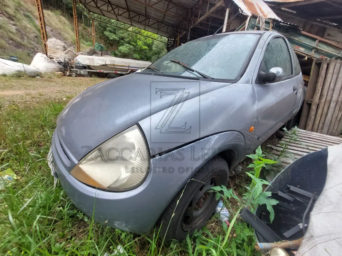 LOTE 007 - Um automóvel da marca FORD/KA, placas IIK8818, na cor cinza, à gasolina, ano/modelo  1998/1999, RENAVAM 708035213.
