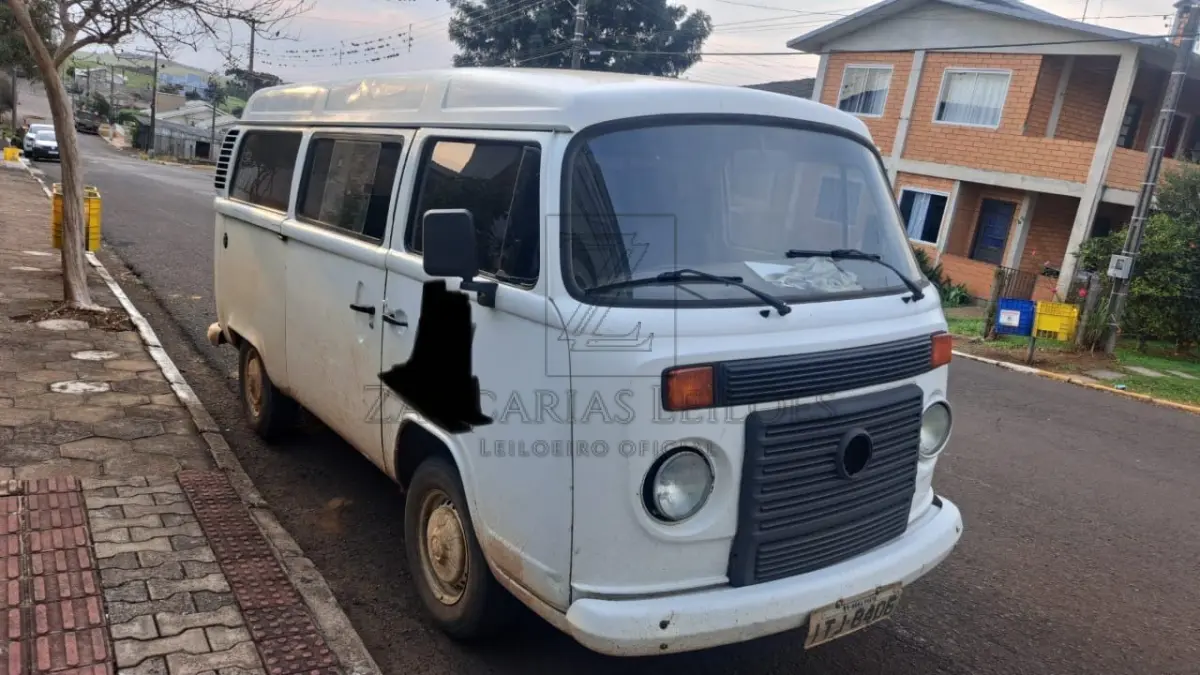 LOTE 011 - Uma camioneta da marca VOLKSWAGEN/KOMBI, placas ITJ-8406, na cor branca, à álcool/gasolina,  ano/modelo 2012/2013, RENAVAM nº 479826994.