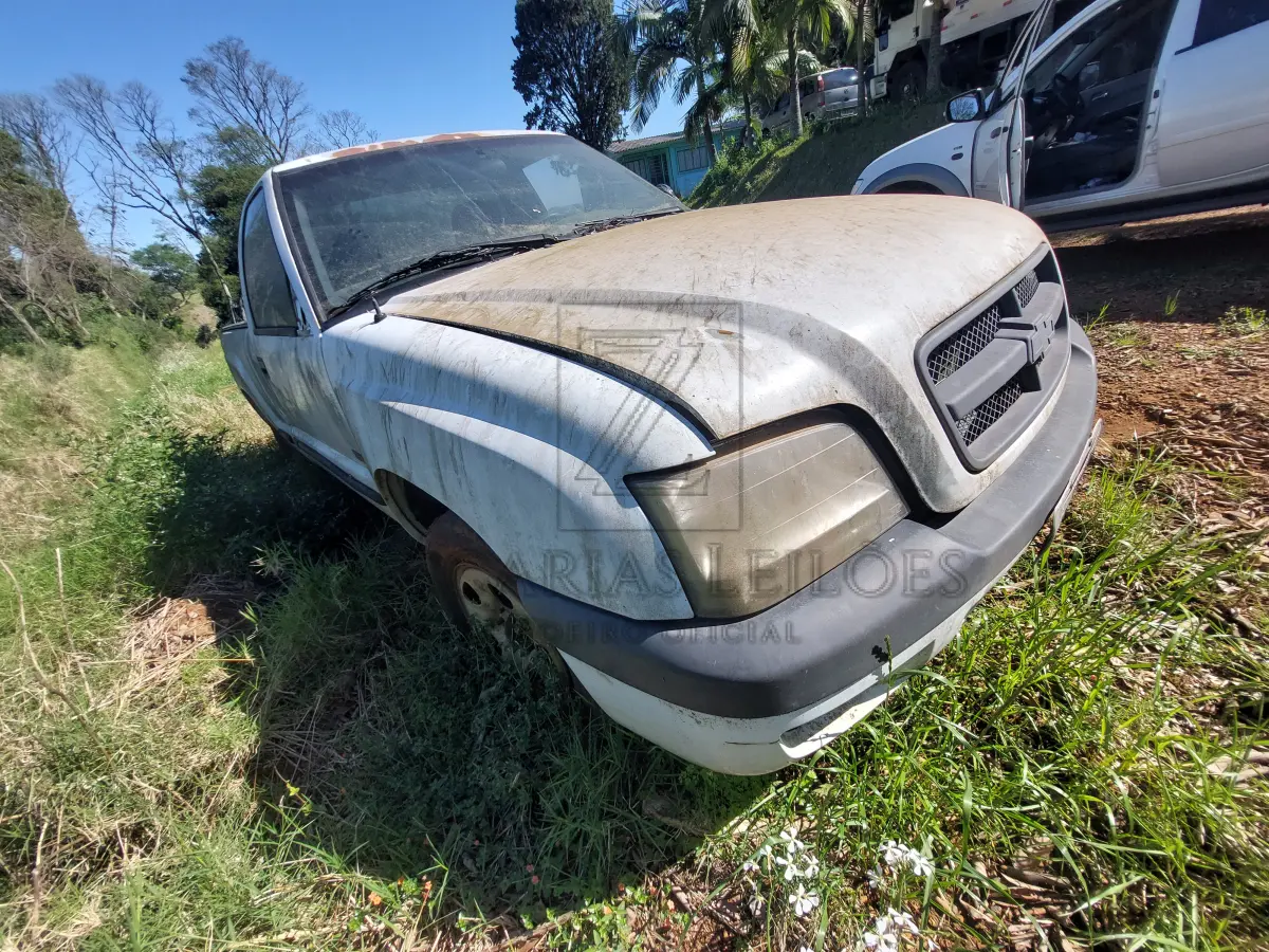 LOTE 009 - Veículo GM/S10 2.4 S, cor branca, placa CNP9420, ano e modelo 2001, gasolina, RENAVAM  762818298.