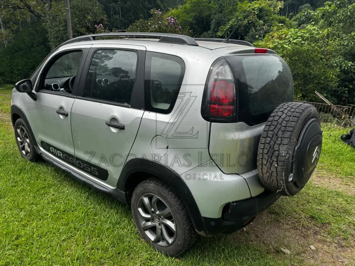 LOTE 003 - Um automóvel da marca CITROEN/AIRCROSS A FELL, placas IXP0157, na cor prata, à Gasolina/Álcool, na cor prata, ano/modelo 2016/2017, RENAVAM 1104626249.