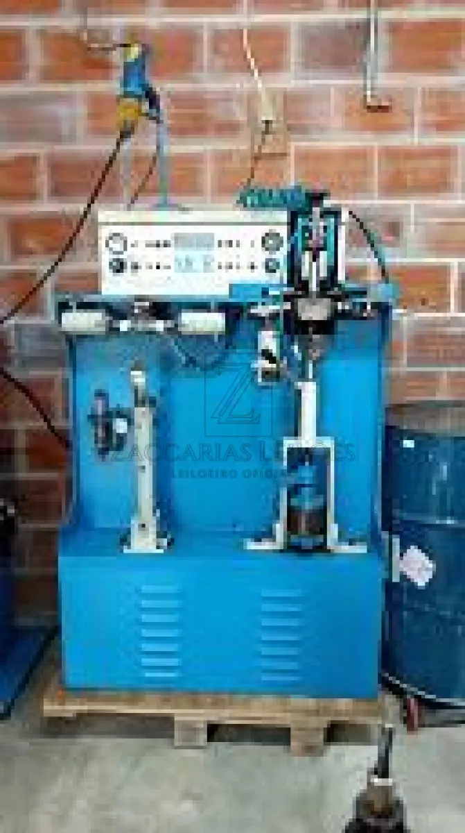 LOTE 001 - 1. Uma máquina para fazer saltos de calçados, marca Valmac,  modelo MCR.  Avaliação R$ 6.000,00(seis mil reais). Valor mínimo para venda em segundo leilão é de  R$ 3.000,00.  2. Uma máquina de conformar calçados marca Tecnomaq. Avaliação R$ 12.000,00 (doze  mil reais). Valor mínimo para venda em segundo leilão é de R$ 6.000,00; 3. Uma máquina de Fazer  Bicos – marca Campeçast. Avaliação R$ 3.000,00 (três mil reais). Valor mínimo para venda em  segundo leilão é de R$ 1.500,00; 4. Uma máquina para fazer saltos de calçados, sem marca.  Avaliação  R$ 3.000,00(três mil reais). Valor mínimo para venda em segundo leilão é de R$ 1.500,00; 5. Uma  Prensa Sorveteira. Avaliação R$ 3.500,00(três mil quinhentos reais). Valor mínimo para venda em  segundo leilão é de R$ 1.750,00; 6. Uma Estufa para calçados. Avaliação R$ 2.500,00(dois mil e  quinhentos reais). Valor mínimo para venda em segundo leilão é de R$ 1.250,00; 7. Uma Lixadeira de  calçados. Avaliação R$ 2.000,00(dois mil reais). Valor mínimo para venda em segundo leilão é de R$  1.000,00; 8. Uma Máquina de apontar bicos, marca Valmac Baby Compact. Avaliação R$ 10.000,00  (dez mil reais). Valor mínimo para venda em segundo leilão é de R$ 5.000,00; 9. Uma Máquina Apontar  Bicos – MAXI-7 – II. Avaliação R$ 8.000,00 (oito mil reais). Valor mínimo para venda em segundo leilão  é de R$ 4.000,00 e 10. Um Grampeador Com Pedestal.  Avaliação R$ 1.000,00 (mil reais). Valor  mínimo para venda em segundo leilão é de R$ 500,00.