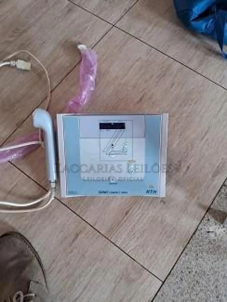 LOTE 003 - Um aparelho ultrasson Sonic Compact 3MHZ, marca HTM, em bom estado de conservação e funcionamento.