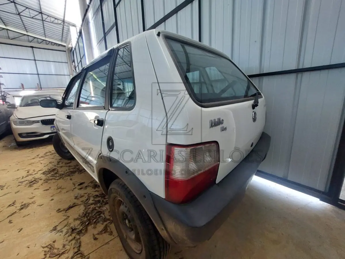 LOTE 003 - Um automóvel da marca FIAT/UNO MILLE WAY, placas IQP8E13, ano/modelo 2010/2010, RENAVAM nº 199378568.