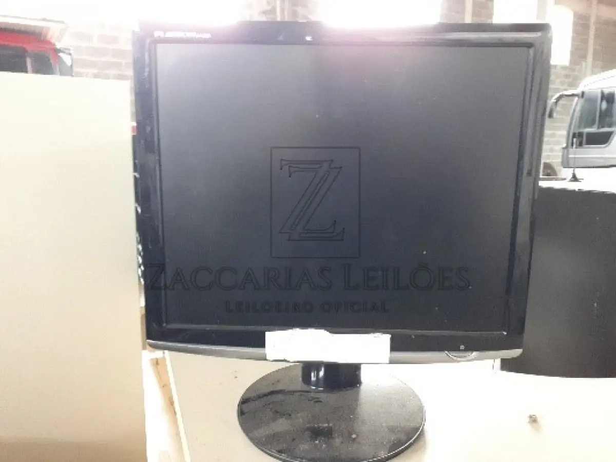 LOTE 007 - INFORMÁTICA E ELETRONICOS: 04 teclados pretos; 01 televisor Panasonic com antena 21 polegadas; 01 telefone sem fio Intelbras; 01 relógio ponto, Top Data, sucata; 01 impressora HP Laser Jet P 1005; 04 estabilizadores de Tensão; Uma impressora térmica STRIPE, com 40 ribor; 1 monitor Philips 19 polegadas; Um monitor Samsung 15 polegadas; Um monitor FLATRON 17 polegadas; Uma impressora Brother MFC 9460 CDN; 4 Micro computadores; Um HVR 4 canais, marca Giga; Um HRV 16 canais, marca Giga;