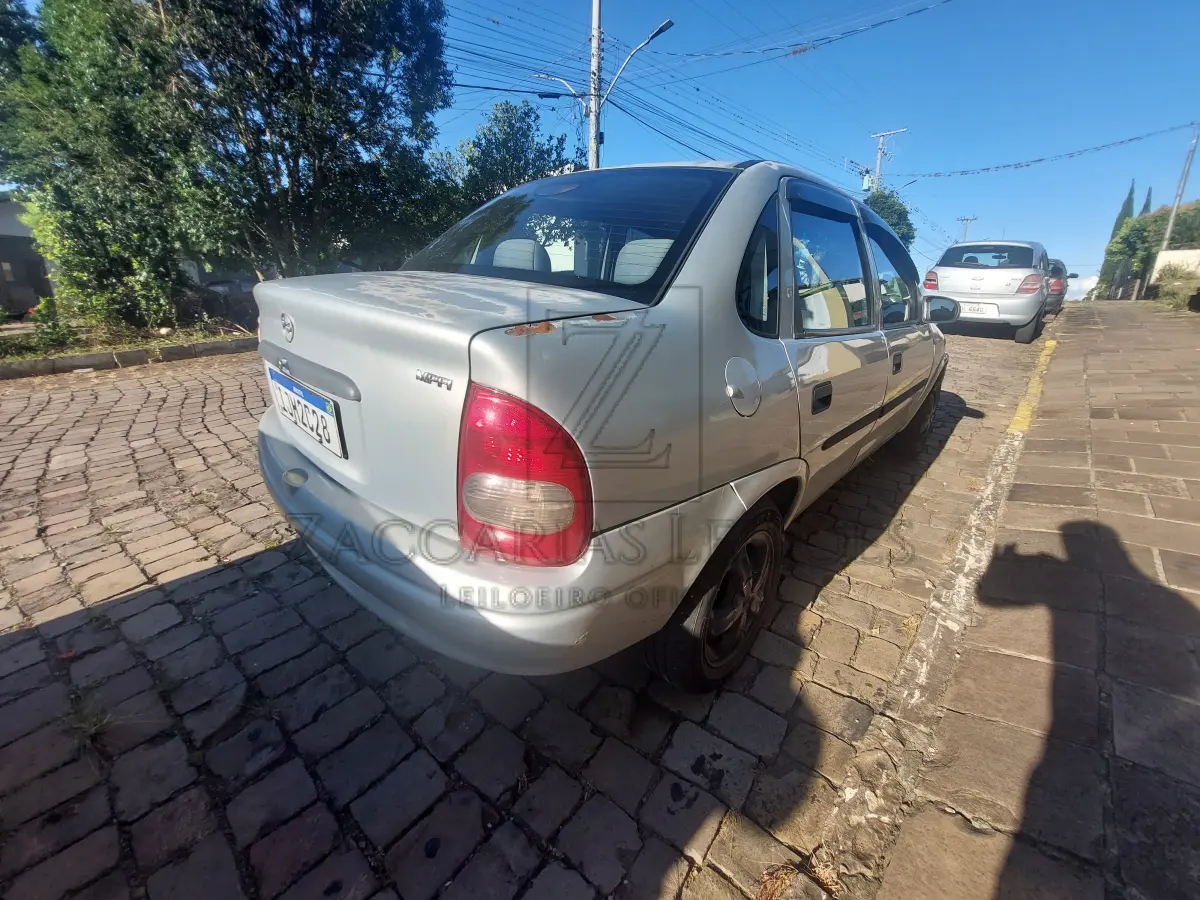 LOTE 013 - Um automóvel da marca GM/CORSA WIND, placas IJM2C28, na cor prata, ano/modelo 2000/2001,  à gasolina, RENAVAM 736664084.