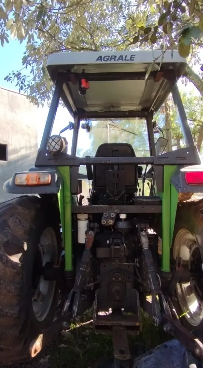 LOTE 006 - Trator Agrale BX 6110, ano 2011. Em uso, necessitando de manutenção na caixa de  marchas, com 9.209 horas trabalhadas.