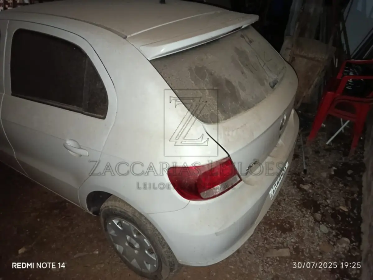 LOTE 008 - Um automóvel da marca VW/GOL 1.0, placas IRZ1G48, na cor branca, RENAVAM 330709976, à  Álcool/Gasolina, ano/modelo 2011/2011.