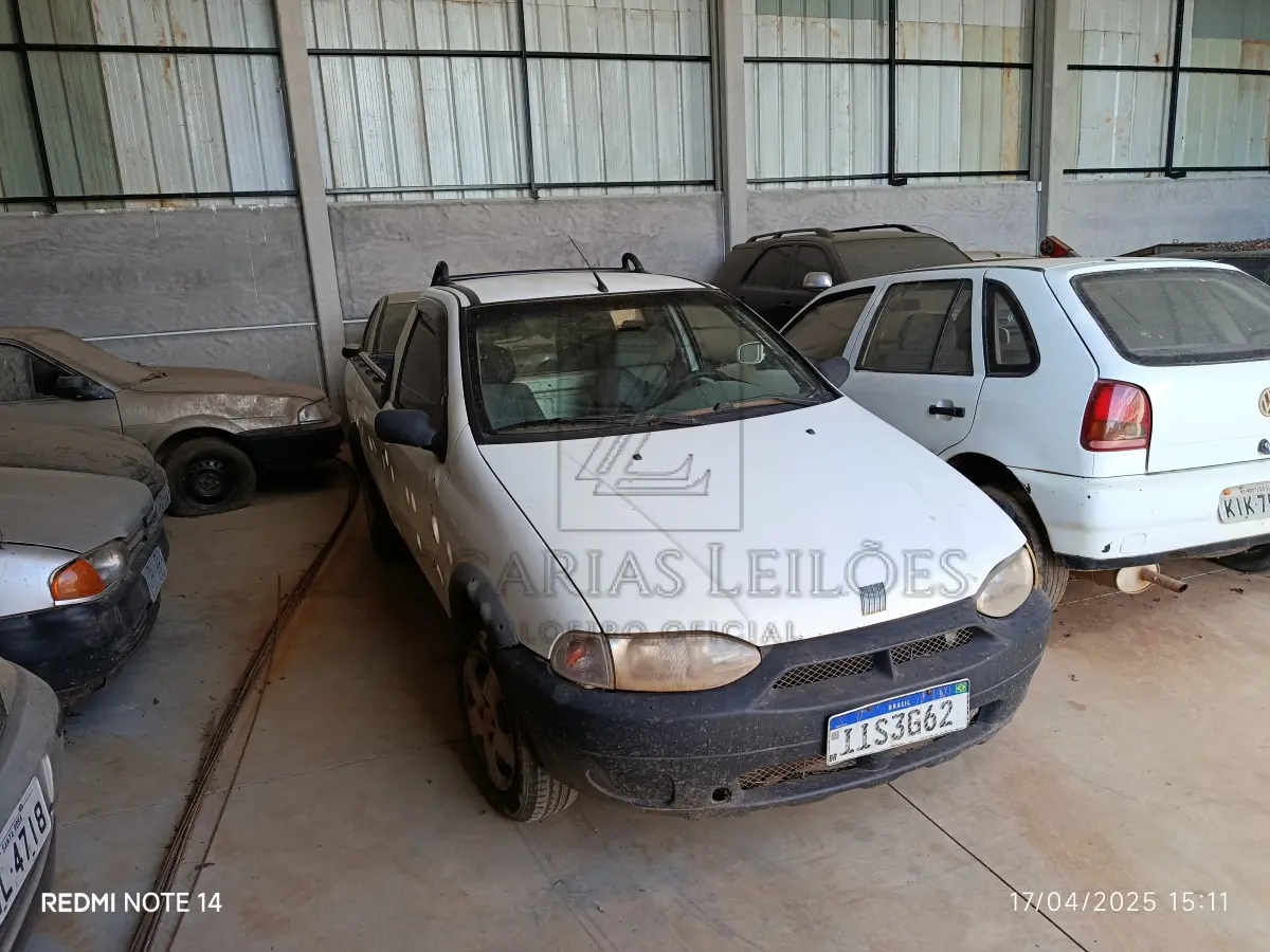 LOTE 009 - Um automóvel da marca FIAT/STRADA WORKING, placas IIS3G62, na cor branca, à gasolina,  ano/modelo 1999/1999, RENAVAM 713441402.