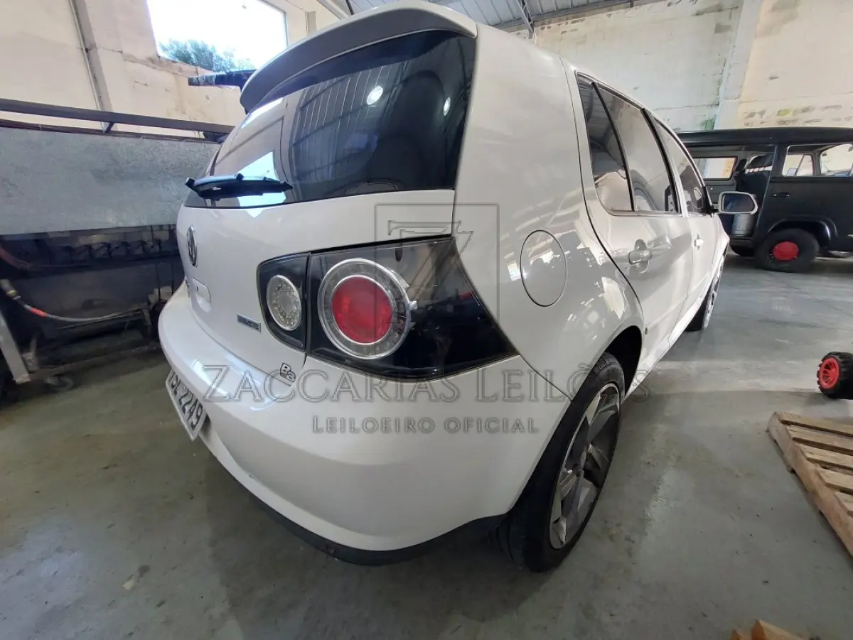 LOTE 003 - Um automóvel da marca VW/GOLF 1.6 SPORTLINE, placas ISL2249, ano/modelo 2011/2011, na  cor branca, à Álcool/Gasolina, RENAVAM 00307309932. Problemas no motor.