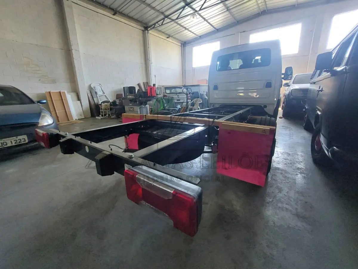 LOTE 024 - Caminhonete Daily 30.160 CS EE 3750 TQ 651, com ar Condicionado, Motor Diesel Pot 160 CV, tração 4x2, cor branca, ano de Fabricação 2024/2025, CHASSI 93ZC635BZS8209590, 0KM.