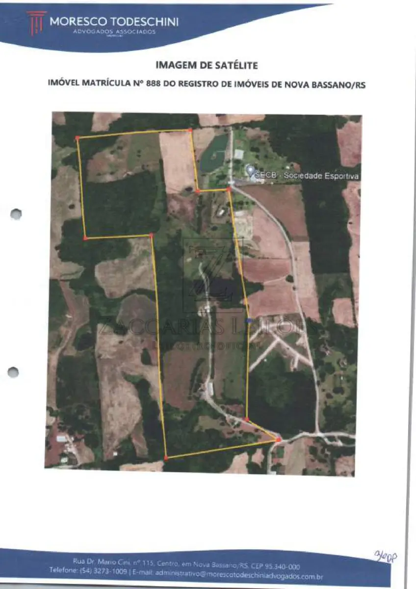 LOTE 001 - Parte ideal de 20.000m² (vinte mil metros quadrados), dentro do todo maior de UMA ÁREA DE TERRAS EM NOVA BASSANO RS, com a área de 504.285,83M², CONSTITUIDA DE: Lote rural nº 42 e 44 com a área de 407.082,83m², parte do lote rural nº 40 com 6.354,33m², lote rural nº 42”A” (sobra), com 85.245,00m², todos da Linha Benjamin Constant e de lote rural nº 39”A” da Linha Anita Garibaldi, com 5.604,00m², contendo um prédio de alvenaria, para residência, dois prédios de madeira para residência, um galpão-depósito de alvenaria, 3 galpões-confinamento-gado, de madeira, com pio de alvenaria, 1 galpão de madeira, abrigo-ovinos, 1 banheiro de concreto, para gado, com mangueira e balança, 2 açudes, 5 mil metros de cercas de arame liso e farpado, com 7 fios, e outras benfeitorias, tudo dentro das seguintes confrontações: ao Norte, dito imóvel é formado por uma linha quebrada com 3 segmentos de reta, confrontando o 1º a partir da confrontação leste, no sentido Leste-Oeste, com a linha Anita Garibaldi, com terras dos herdeiros de Artur Busatto, o 2º a partir da extremidade oeste do primeiro, no sentido sul-norte, com o lote nº 37“A”, da linha Anita Garibaldi e com o lote nº 40 “A” (sobra), da linha Benjamin Constant, e o 3º a partir da extremidade norte do segundo, no sentido Leste-Oeste, com os lotes 37 “A”, 41 “A” (sobras) e lote 39 da linha Anita Garibaldi: a oeste também e formada por uma linha quebrada com três segmento de reta, confrontando: o primeiro a partir da confrontação norte, no sentido norte-sul, com o lote nº 46”A” (sobra),da Linha Benjamin Constant e com o lote nº 46, da mesma linha, de João e Laurindo Antônio Dall’Agnol, o 2º, a partir da extremidade sul do 1º, no sentido oeste-leste, com terras do lote 44 da Linha Benjamin Constant, de Albino Angelo Bertoldo e o 3º, a partir da extremidade leste do 2º no sentido norte sul, também com terras do lote 44 de Albino Angelo Bertoldo: ao Sul, com o travessão de frente, com terras de Antônio Dagnese, de Avelino Biotto e outro e de Ardolino Bertoldo, com este, pela antiga estrada da linha: a Leste, o imóvel é formado por uma linha quebrada com 6 segmentos de reta, confrontando: o primeiro, a partir da extremidade leste da confrontação sul, no sentido sul-noroeste, com estrada de propriedade de Antônio Merlo, anteriormente de João Merlo, o 2º, a partir da extremidade noroeste do 1º, no sentido sul-norte, com o lote nº 40, da Linha Benjamin Constant, o 3º, a partir da extremidade norte do 2º no sentido oeste-leste, na extensão de 1,30 metros, com o lote nº 40, e o 4º, a partir da extremidade leste do 3º, no sentido sul-nordeste, na extensão de 350,00 metros, também com o mesmo lote nº 40, o 5º, a partir da extremidade nordeste do 4º, no sentido Leste-Oeste, na extensão de 31,00 metros, ainda, com o mesmo lote nº 40, e o 6º, a partir da extremidade oeste do 5º, no sentido sul-norte, até encontrar o ponto de partida da confrontação norte, com o mesmo lote nº 40 de Victorino Achyles Fanton e demais alterações conforme averbações ou registros nela constantes. MATRÍULA Nº 888, do Registro de Imóveis da Comarca de Nova Prata - RS.