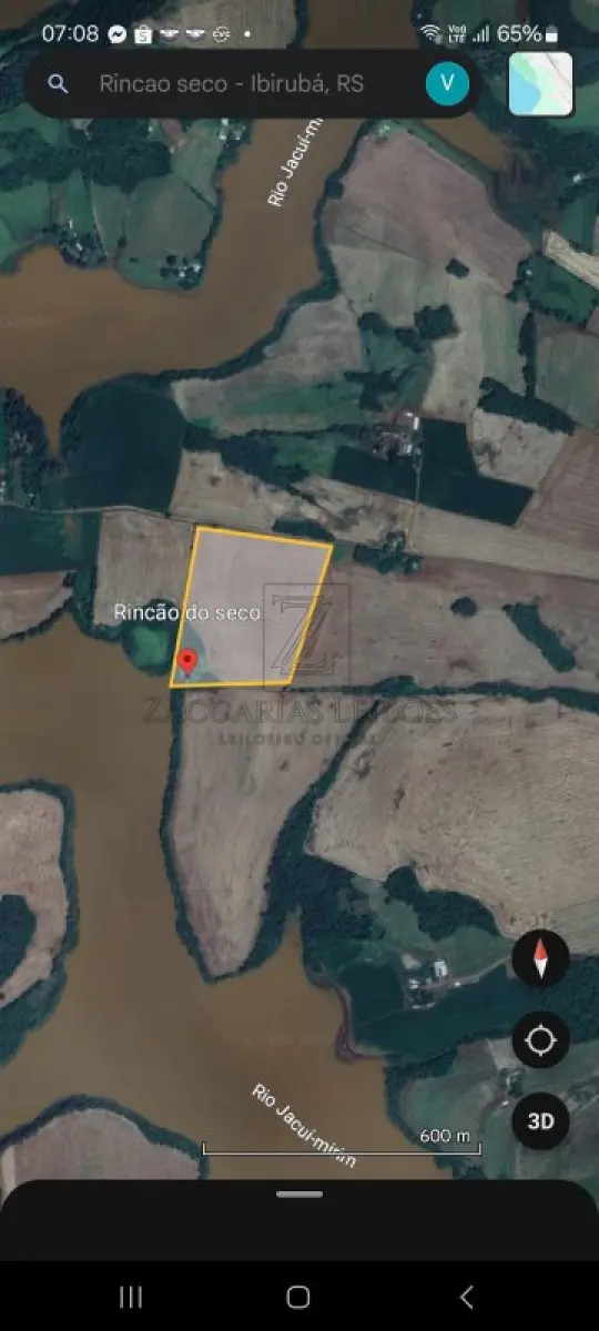 LOTE 001 - Uma fração de terras de cultura, com a área de oitenta mil metros  quadrados (80.000,00), sem benfeitorias, situada no lugar denominado São Roque, no 1º distrito deste  município, com as seguintes confrontações: ao Norte, com a estrada municipal; ao Sul, parte com terras  de Manoel Machado e parte com terras de Erich Sand; Leste com terras de Osmar Aldebrund; e, a Oeste,  com terras dos doadores. MATRÍCULA Nº 9.874 do R. I. DA Comarca de Ibirubá RS.