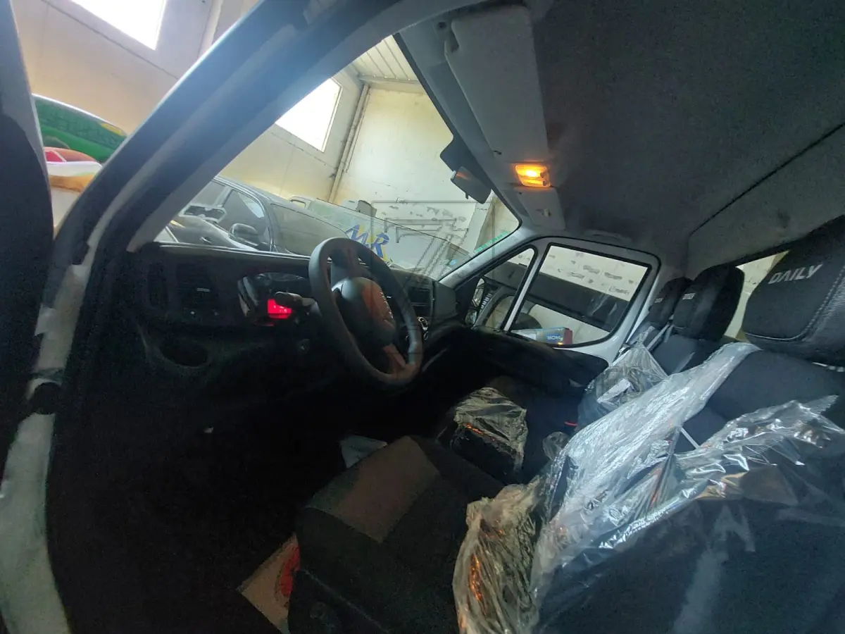 LOTE 024 - Caminhonete Daily 30.160 CS EE 3750 TQ 651, com ar Condicionado, Motor Diesel Pot 160 CV, tração 4x2, cor branca, ano de Fabricação 2024/2025, CHASSI 93ZC635BZS8209590, 0KM.