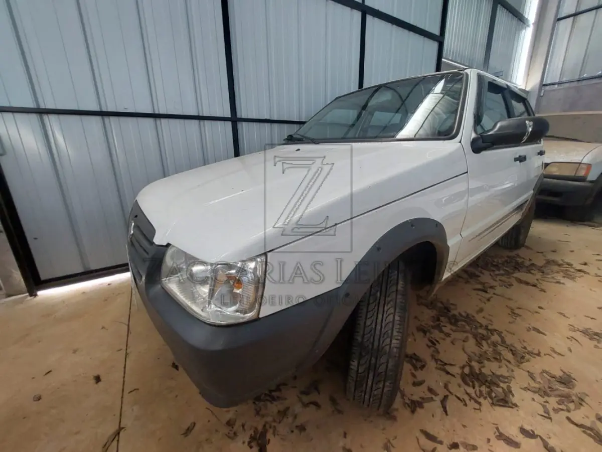 LOTE 003 - Um automóvel da marca FIAT/UNO MILLE WAY, placas IQP8E13, ano/modelo 2010/2010, RENAVAM nº 199378568.