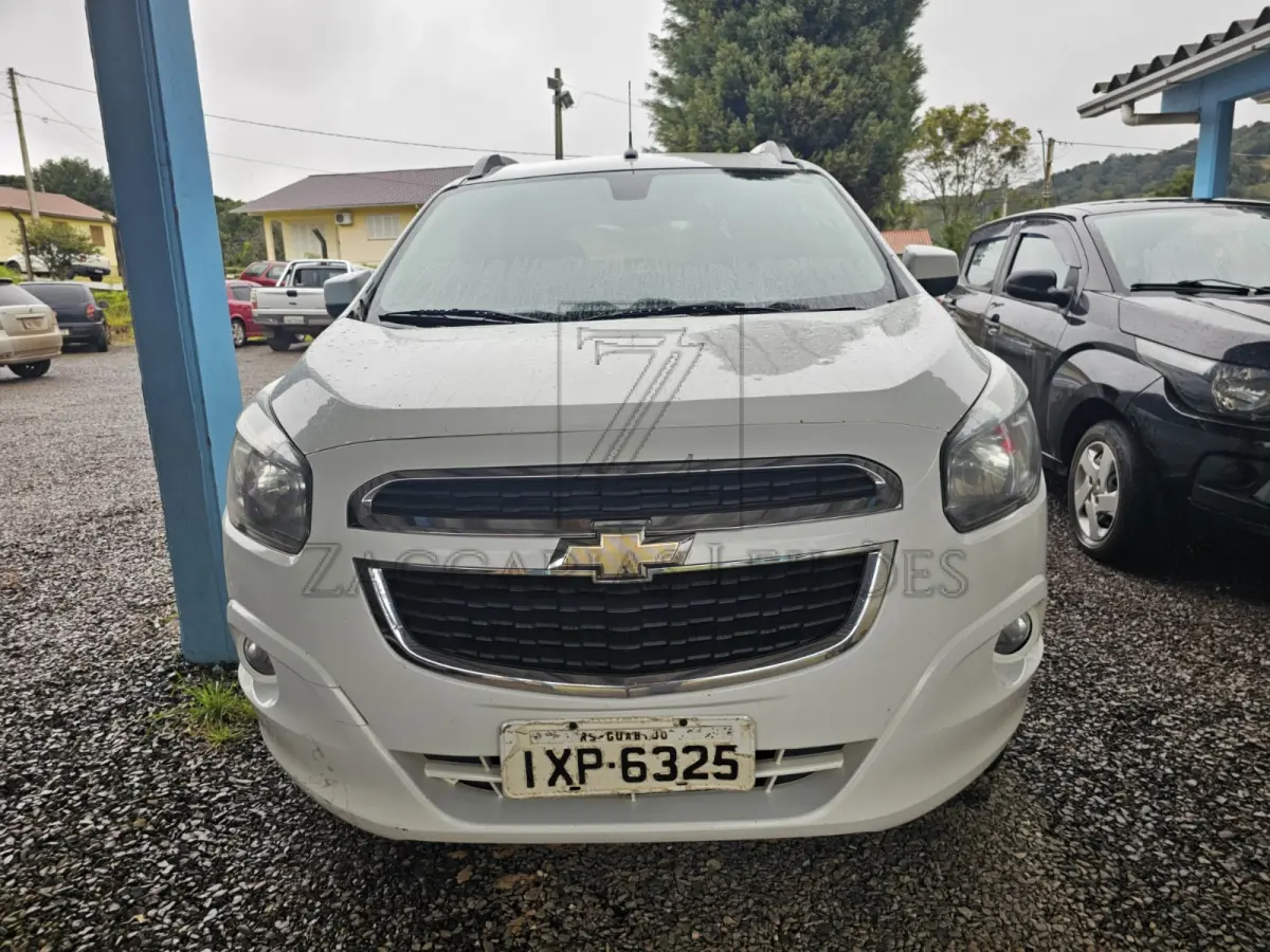 LOTE 007 - Um automóvel marca CHEVROLET/SPIN 1,8 LTZ, placas IXP6325, cor branca  capacidade de 7 passageiros, ano/modelo 2016/2017, RENAVAN 01106006361.