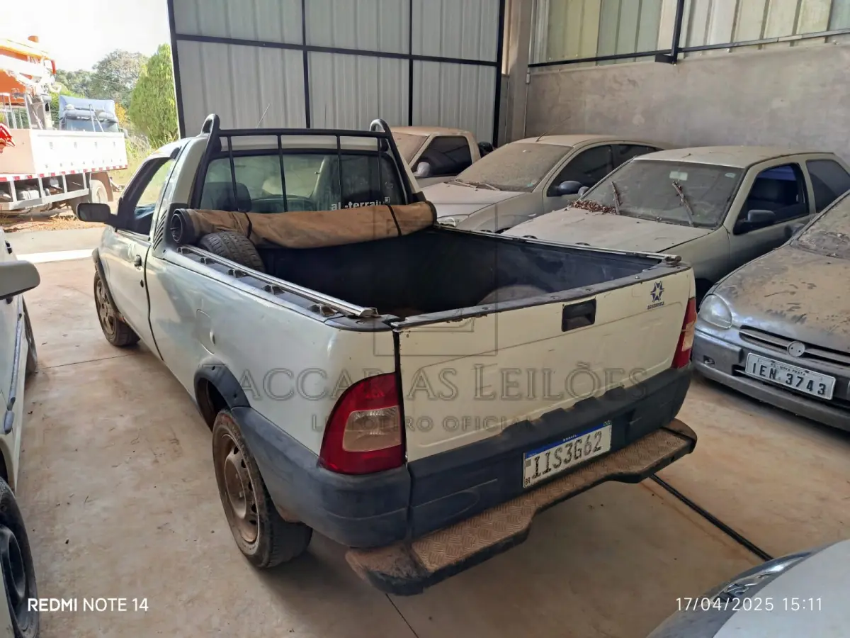 LOTE 009 - Um automóvel da marca FIAT/STRADA WORKING, placas IIS3G62, na cor branca, à gasolina,  ano/modelo 1999/1999, RENAVAM 713441402.