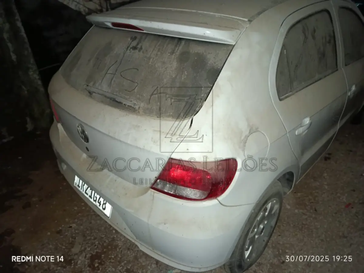 LOTE 008 - Um automóvel da marca VW/GOL 1.0, placas IRZ1G48, na cor branca, RENAVAM 330709976, à  Álcool/Gasolina, ano/modelo 2011/2011.