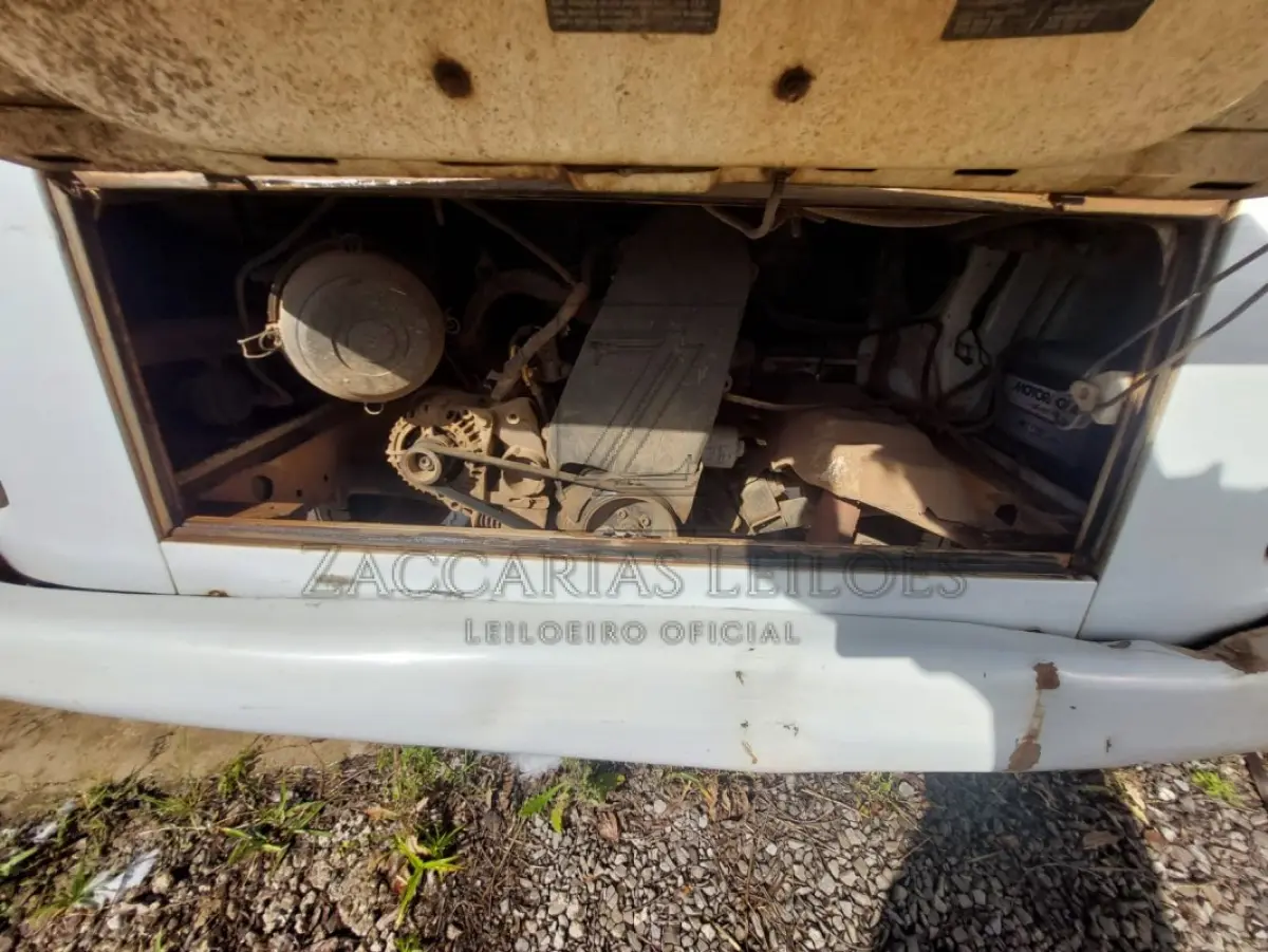 LOTE 002 - Uma  camioneta da marca VW/KOMBI, placas MFQ0601, ano 2006/2006, na cor branca, RENAVAM  877586527.