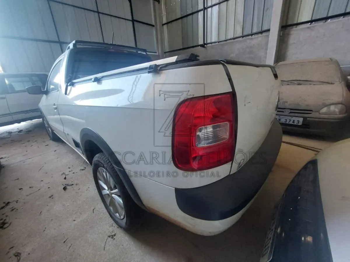 LOTE 001 - Direitos e ações de uma camionete da marca VW/NOVA SAVEIRO CS, placas IUQ6D14, ano/modelo 2013/2014, na cor branca, à Álcool/Gasolina, RENAVAM 565014900.