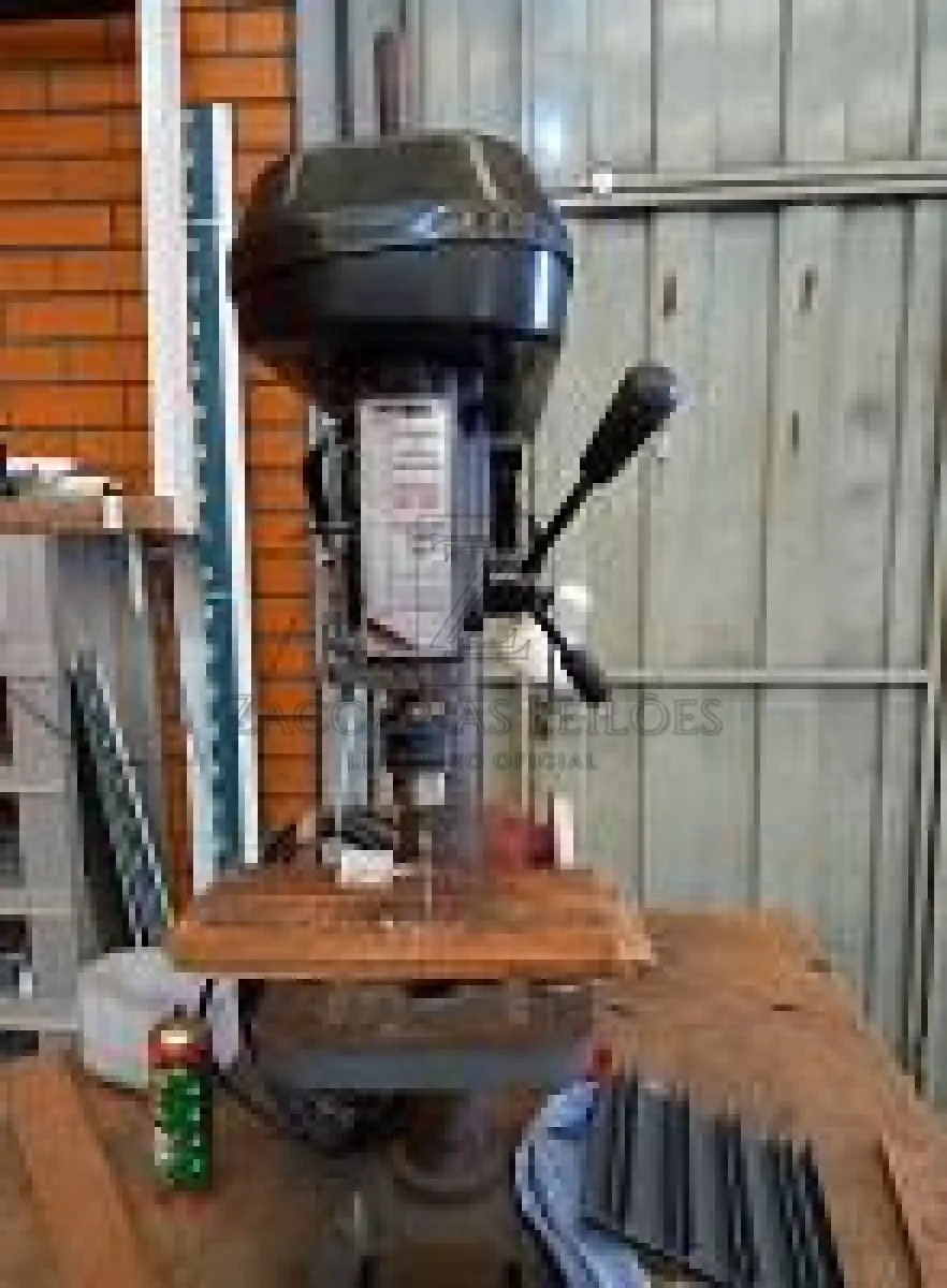 LOTE 001 - 1. Fresadeira Cortesa 2. Pantógrafo Cortesa 3. Esmeril 360W 4. Calandra Lombard 5. Serra  Circular 5cv 6. Furadeira Motomil FB160 7. Compressor Shultz SRP4015 8. Serra Dupla Cabeça  Cortesa 6cv. 9. Serra Monocabeça Cortesa 2c.