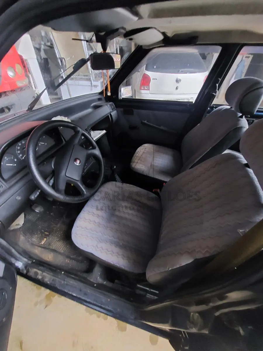 LOTE 008 - Um automóvel da marca FIAT/UNO ELETRONIC, placas IBM2392, ano/modelo 1994/1994, na cor  azul, à Gasolina, RENAVAM 617997535.