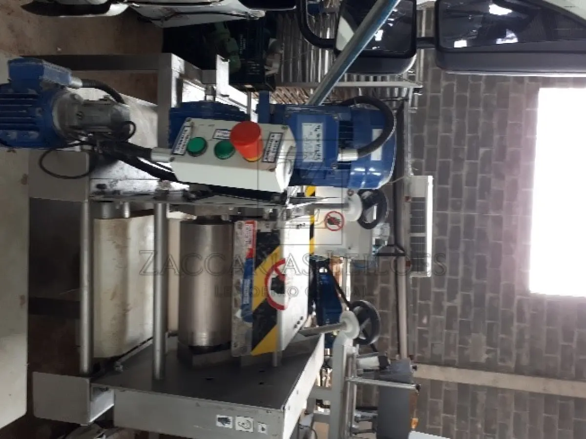 LOTE 015 - 1 máquina para fazer recheados(pasteis), Marca MACHILAR, modelo MCE 1, ano 2010.