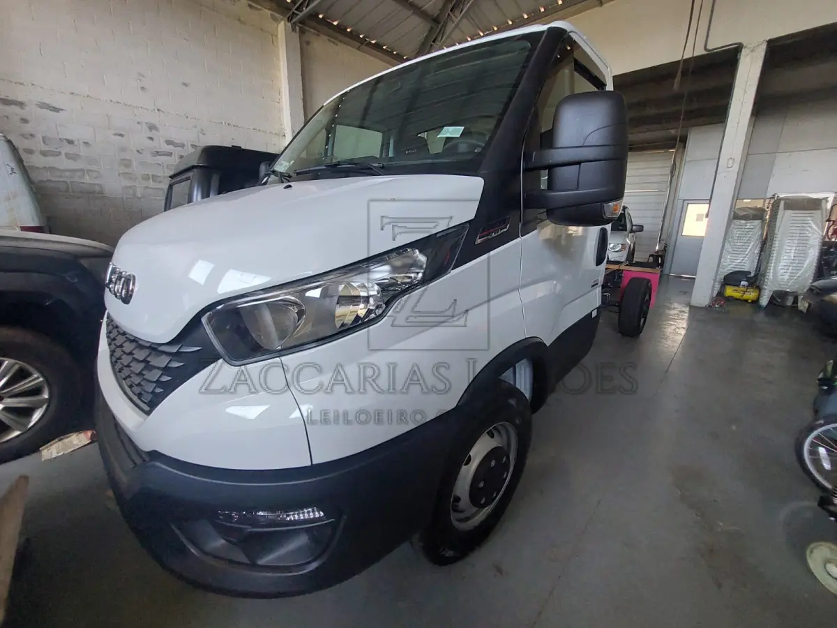 LOTE 024 - Caminhonete Daily 30.160 CS EE 3750 TQ 651, com ar Condicionado, Motor Diesel Pot 160 CV, tração 4x2, cor branca, ano de Fabricação 2024/2025, CHASSI 93ZC635BZS8209590, 0KM.