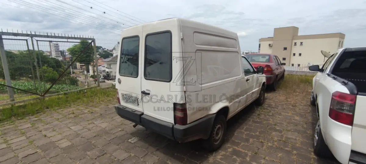 LOTE 017 - Uma camionete da marca FIAT/FIORINO FLEX, tipo furgão, placas IPQ9288, na cor branca,  ano/modelo 2009/2010, RENAVAM 00133422666.