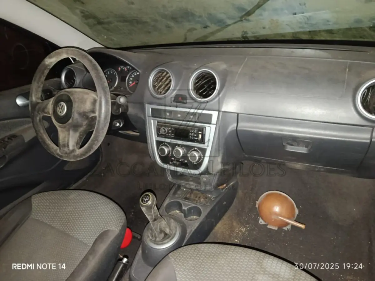 LOTE 008 - Um automóvel da marca VW/GOL 1.0, placas IRZ1G48, na cor branca, RENAVAM 330709976, à  Álcool/Gasolina, ano/modelo 2011/2011.