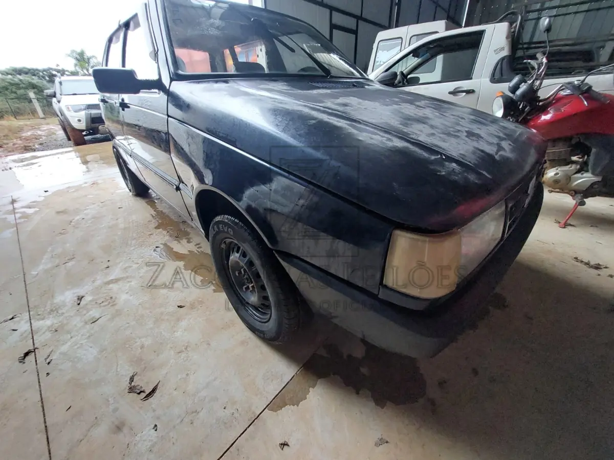 LOTE 008 - Um automóvel da marca FIAT/UNO ELETRONIC, placas IBM2392, ano/modelo 1994/1994, na cor  azul, à Gasolina, RENAVAM 617997535.