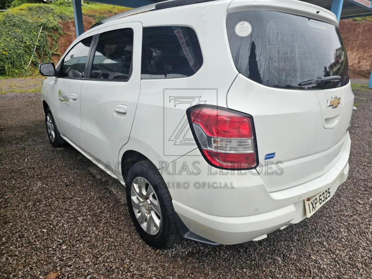 LOTE 007 - Um automóvel marca CHEVROLET/SPIN 1,8 LTZ, placas IXP6325, cor branca  capacidade de 7 passageiros, ano/modelo 2016/2017, RENAVAN 01106006361.