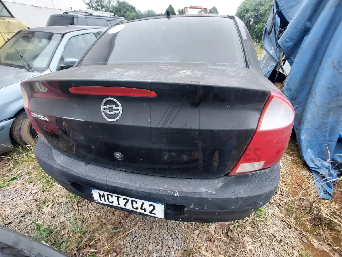 LOTE 006 - Direitos e Ações de um automóvel da marca GM/CORSA SEDAN, placas MCT7C42, na cor Preta,  à Gasolina, ano/modelo 2002/2002, RENAVAM 779496159.