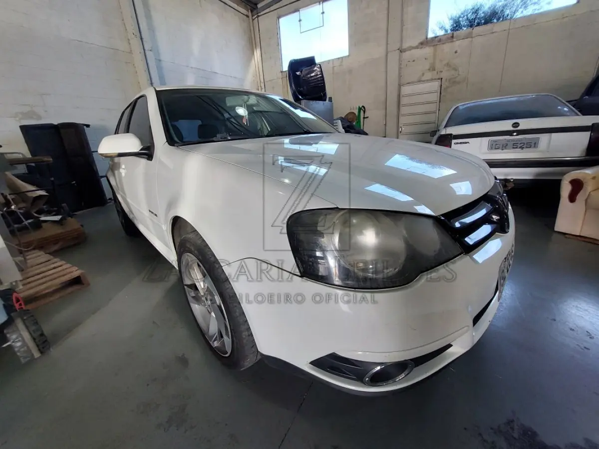 LOTE 003 - Um automóvel da marca VW/GOLF 1.6 SPORTLINE, placas ISL2249, ano/modelo 2011/2011, na  cor branca, à Álcool/Gasolina, RENAVAM 00307309932. Problemas no motor.