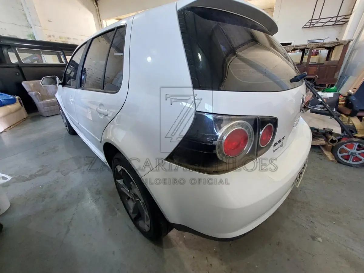 LOTE 003 - Um automóvel da marca VW/GOLF 1.6 SPORTLINE, placas ISL2249, ano/modelo 2011/2011, na  cor branca, à Álcool/Gasolina, RENAVAM 00307309932. Problemas no motor.