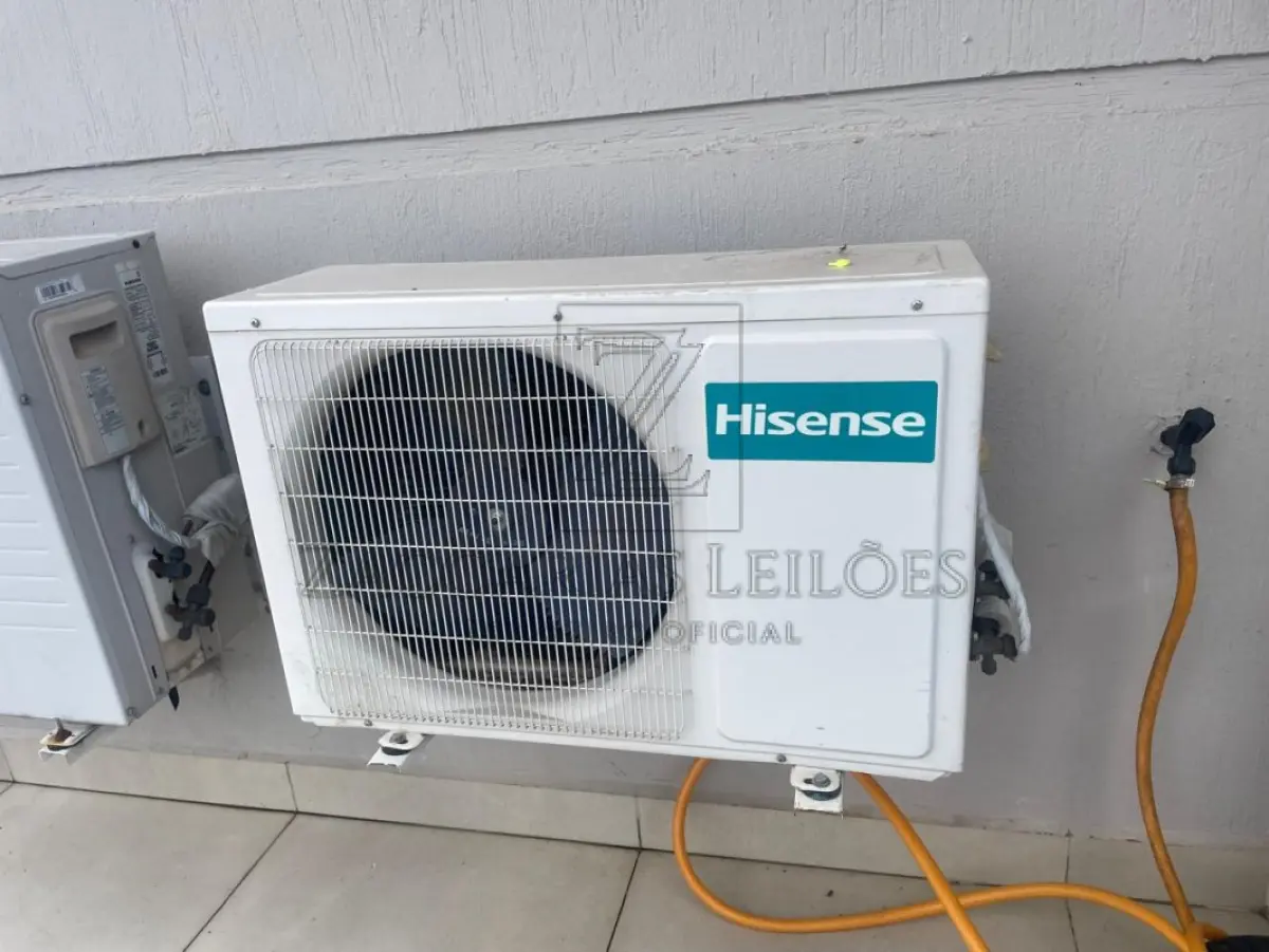 LOTE 009 - Um ar condicionado marca Hinsense, de 12 mil btus, usado.