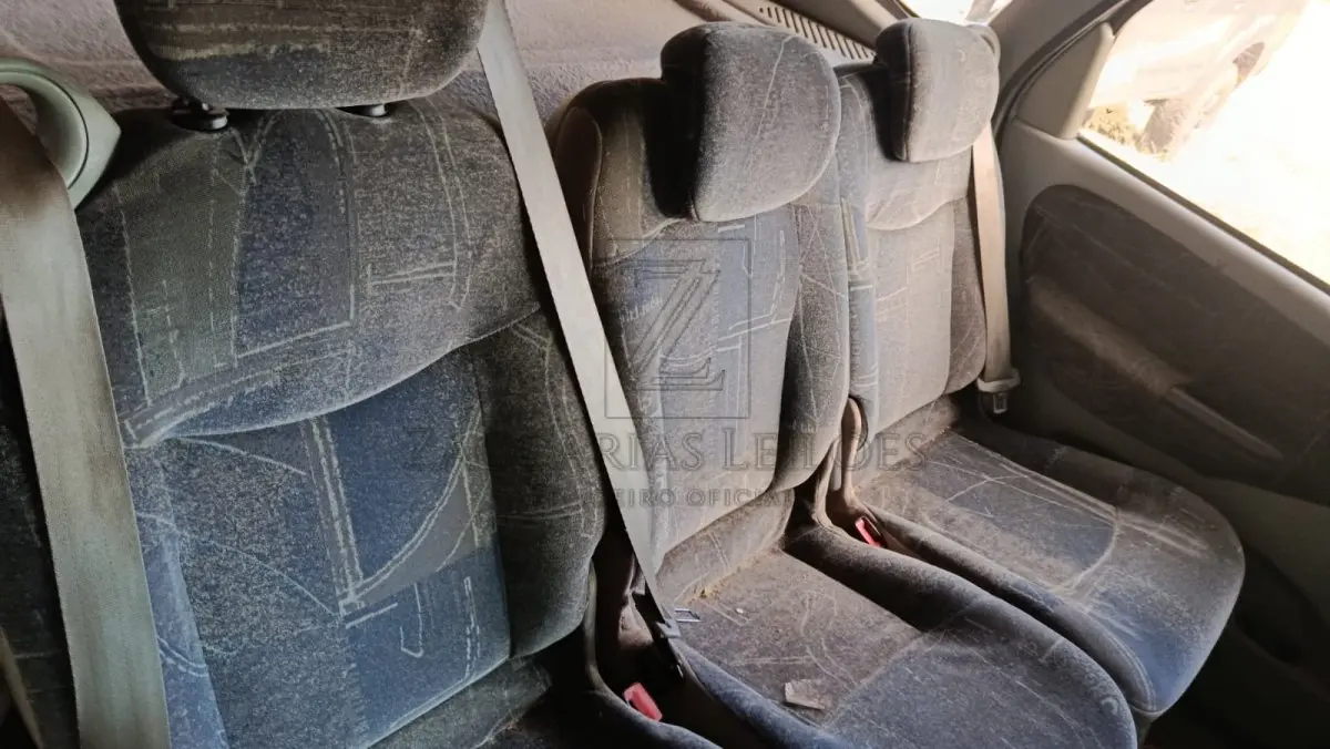LOTE 008 - Um automóvel da marca RENAULT/SCENIC EXP 1616V, placas ILN5H07, na cor prata,  ano/modelo 2003/2004, à Gasolina, RENAVAM 816890323, Chassi 93YJA00254J471156.
