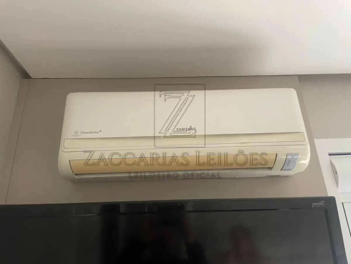 LOTE 010 - Um ar condicionado marca  Samsung, 12 mil btus, usado.