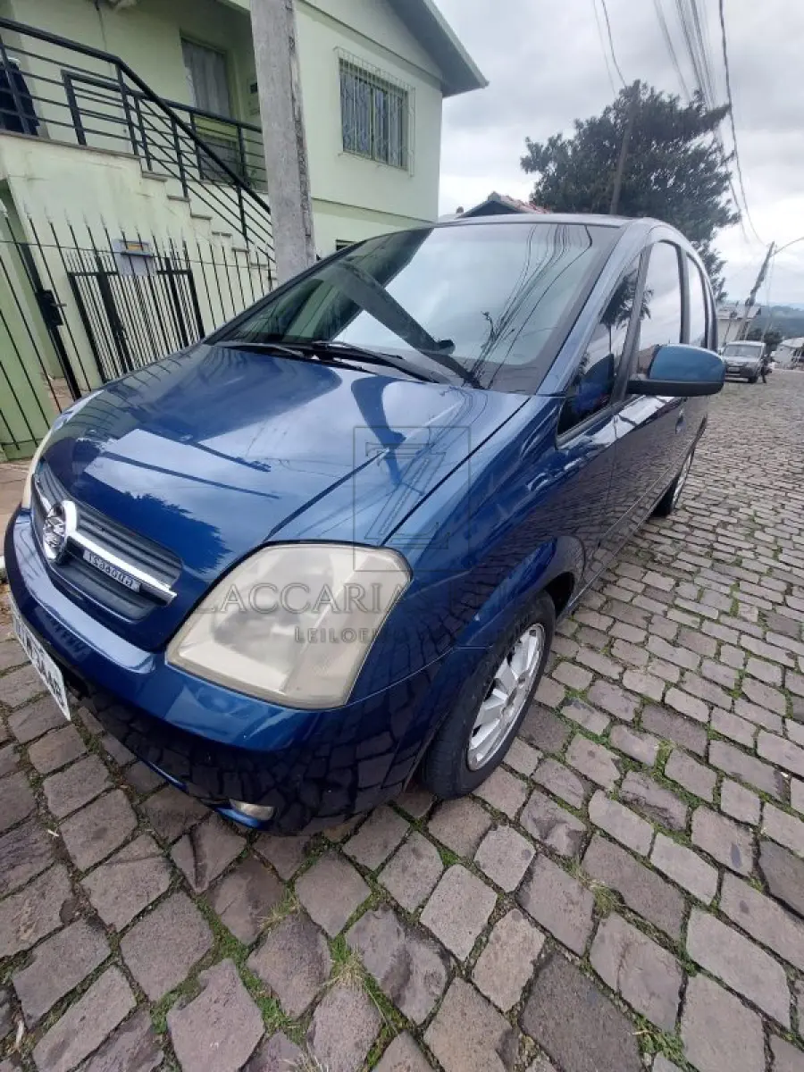 LOTE 001 - Um automóvel da marca GM/MERIVA CD, placa DIM3448, na cor azul, à Gasolina, ano/modelo  2002/2003, RENAVAM 789097761.