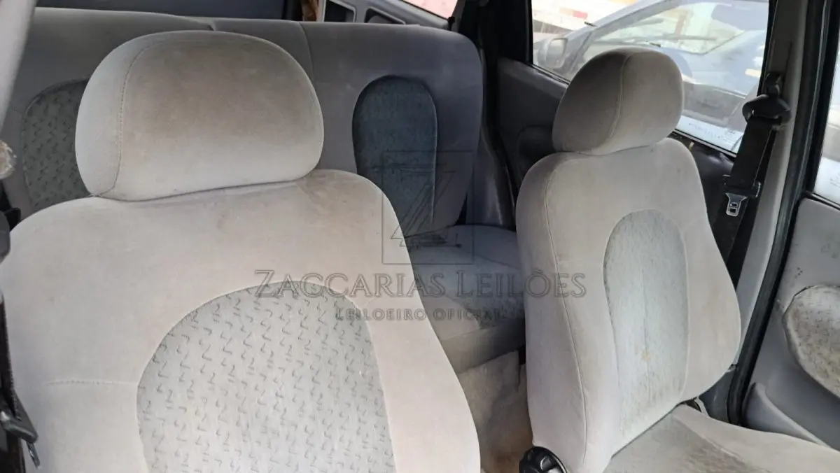 LOTE 002 - Um automóvel da marca FORD/ESCORT GL 16V F, placas IJB1749, na cor azul, ano/modelo  1999/2000, à Gasolina, RENAVAM 721833110.