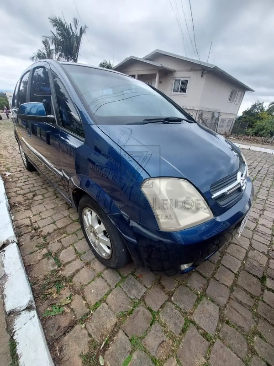 LOTE 001 - Um automóvel da marca GM/MERIVA CD, placa DIM3448, na cor azul, à Gasolina, ano/modelo  2002/2003, RENAVAM 789097761.
