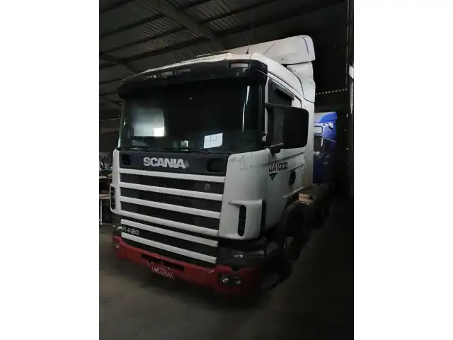Excelente Leilão de Caminhões Trator Scania, Volvoe Um Carro M.Benz 2008.