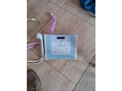 Um aparelho ultrasson Sonic Compact 3MHZ, marca HTM, em bom estado de conservação e funcionamento.
