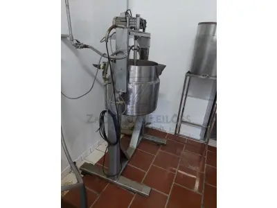 Um  tacho de Cozimento, em bom estado.