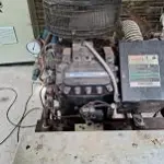 UM COMPRESSOR PARA  RESFRIAMENTO, SABROE, MODELO CMO 14, ANO 1992, Nº DE SÉRIE 14508, COMPLETO, COM CASA DE  FORÇA/COMANDO E CILINDROS ACOPLADOS, EM BOM ESTADO DE CONSERVAÇÃO E FUNCIONAMENTO.