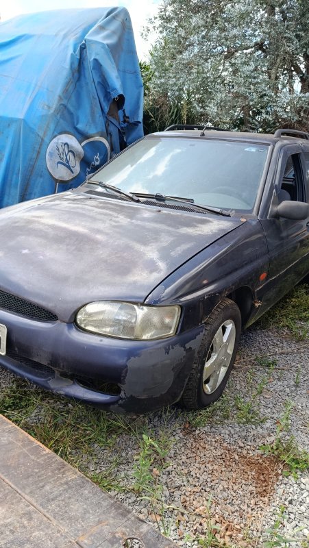 LOTE 002 - Um automóvel da marca FORD/ESCORT GL 16V F, placas IJB1749, na cor azul, ano/modelo  1999/2000, à Gasolina, RENAVAM 721833110.