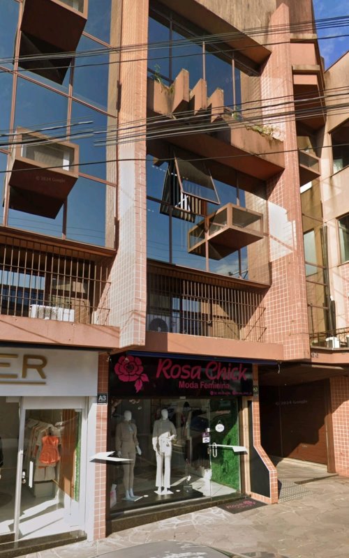 IMÓVEL - SALA NÚMERO TRINTA E QUATRO (34) do Edifício "Shop Room Center", situado na rua Nossa Senhora da Conceição, número trezentos e trinta e três (333), em Sapucaia do Sul, Estado do Rio Grande do Sul, localizada no terceiro pavimento ou segundo andar, no bloco da frente, de frente, a primeira da esquerda para a direita, de quem postado na frente olha para edifício, composta de sala e banheiro, com a área real privativa de 32,9800 metros quadrados, com a área real de uso comum de 10,1092 metros quadrados, com área global de 43,0892 metros quadrados, cabendo-lhe como parte ideal do terreno o quinhão de 0,04313 e nas demais coisas de uso comum e fins proveitosos do edifício. Terreno urbano constituído dos lotes número 14 e 15 da quadra número 8 do setor 04H05, do mapeamento geral, de forma irregular, com área superficial de 630,26 metros quadrados, situado na rua Nossa Senhora da Conceição, lado ímpar, centro, distante a face sul 22,00 metros quadrados da esquina da rua Coronel Serafim Pereira, com as seguintes dimensões e confrontações: Ao Norte, com 2 retos, sendo o primeiro na extensão de 15,50m, e o segundo mudando um pouco a direção na extensão de 19,20m, com os lotes número 12 e 13, de Ulisses Rodrigues da Silva; Ao Sul na extensão 32,58m, com o imóvel da escola Nossa Senhora de Fátima; Ao Leste, na extensão 10,70m, com o imóvel da mesma escola; Ao Sudeste na extensão de 10,20m, também com o imóvel da escola. Quarteirão formado pelas ruas Nossa Senhora da Conceição, Coronel Serafim Pereira, Coronel João Correia e pela Avenida João Pereira de Vargas. Matrícula número 18.578 do Registro de Imóveis de Sapucaia do Sul, Estado do Rio Grande do Sul.